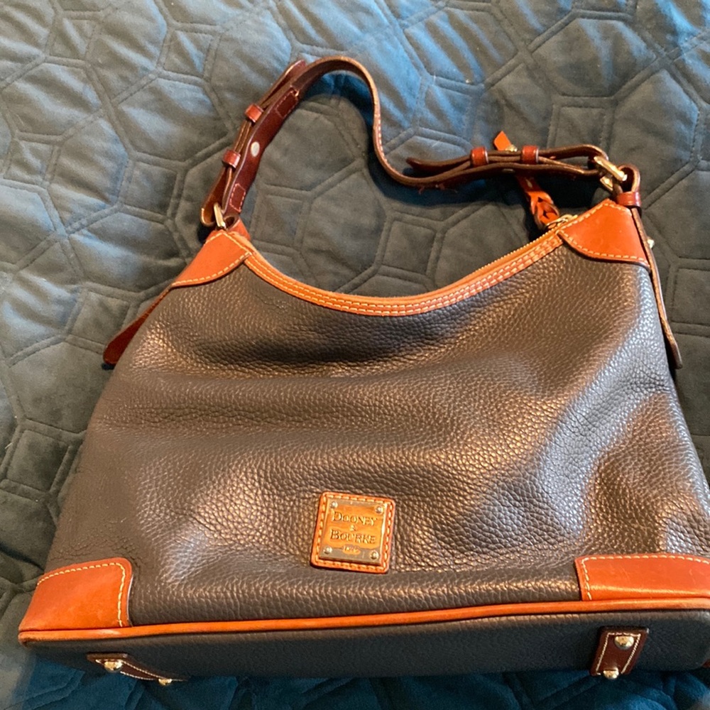 Dooney & Bourke classic leather shoulder bag.